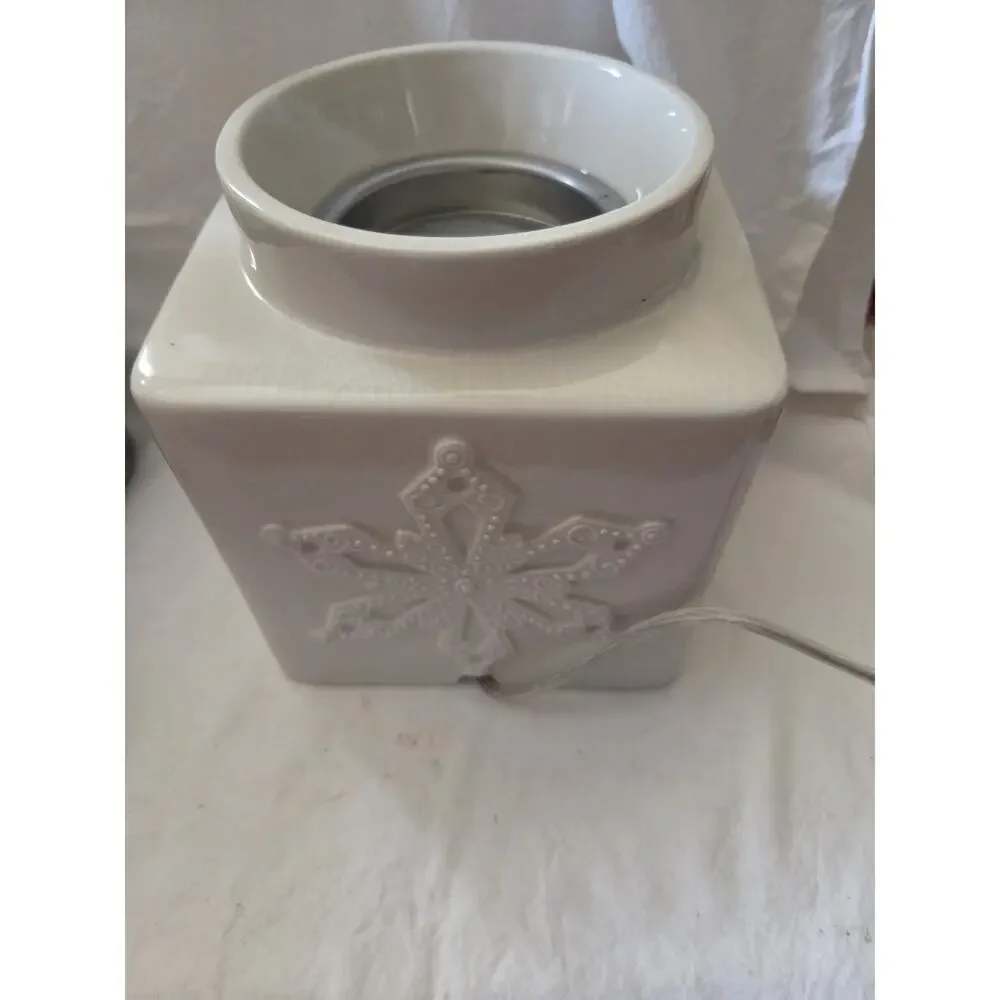 Yankee Candle 2014 Scenterpiece Easy MeltCup Warmer White Snowflake With Timer